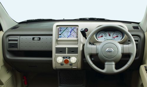 Nissan Cube Z11 interior