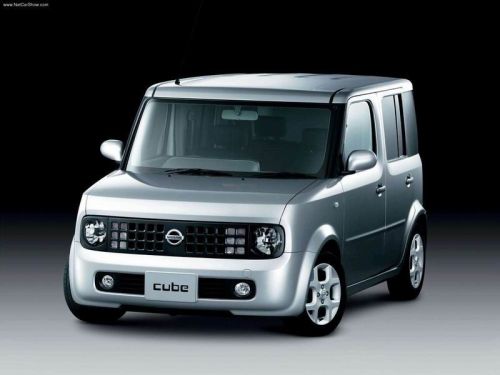 Nissan Cube Z11 silver front