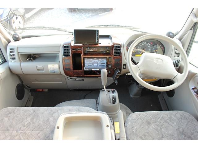 2010 Toyota Camroad motor home cabin interior