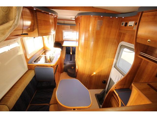 2010 Toyota Camroad motor home table