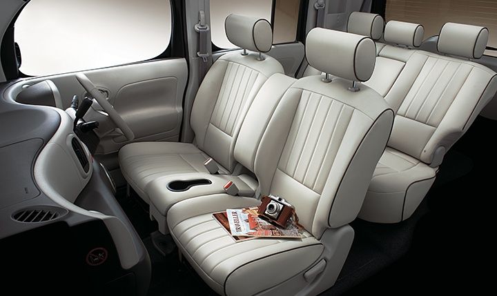 Nissan Cube Z12 AUTECH AXIS leather interior