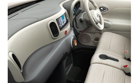Nissan Cube Z12 interior 6