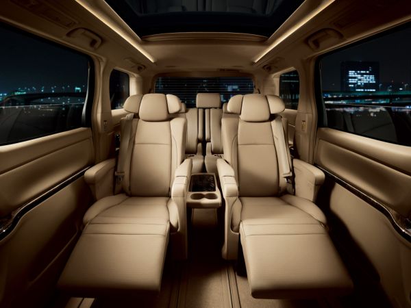 Toyota Vellfire 3.5 V L Edition (GGH20W) interior