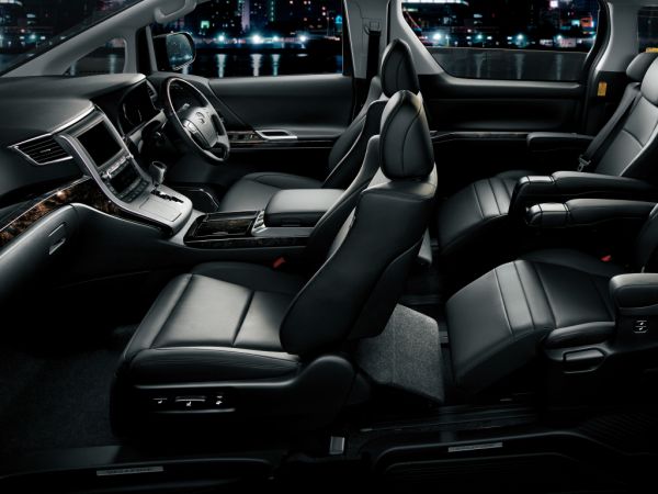 Toyota Vellfire Hybrid ZR G Edition 4WD (ATH20W) 2011–15 interior