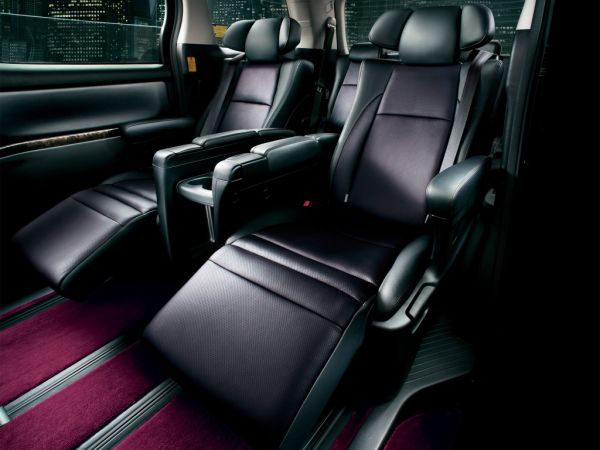 Toyota Vellfire Hybrid ZR Premium Seat Edition (ATH20W) 2012–15