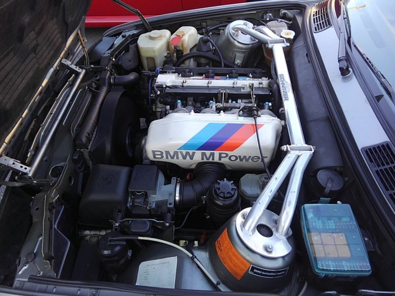 1987 BMW M3 E30 coupe engine 3