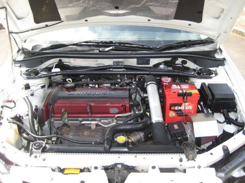 2004 Mitsubishi Lancer EVO 8 GSR white engine