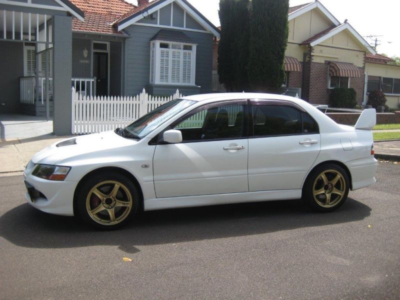 2004 Mitsubishi Lancer EVO 8 GSR white side