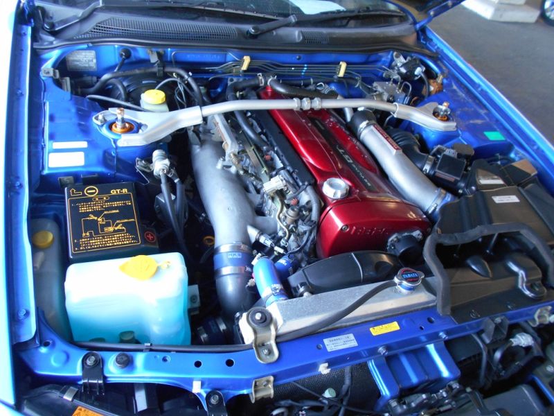 2001 R34 GTR VSpec II Bayside Blue engine bay a