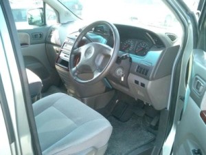 2001 Nissan Elgrand interior