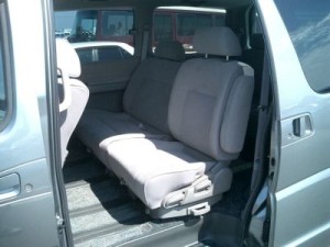 2001 Nissan Elgrand interior rear seat