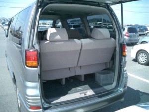 2001 Nissan Elgrand interior rear seat rear hatch