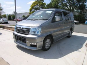 2001 Nissan Elgrand left front