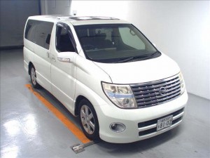 2005 Nissan Elgrand E51 3.5L 2WD Highway Star 8-seater front