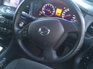 Nissan Skyline Crossover 370GT 2WD steering wheel