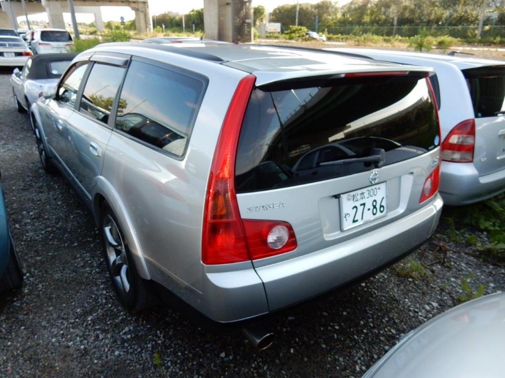 2004 Nissan Stagea AR-X rear