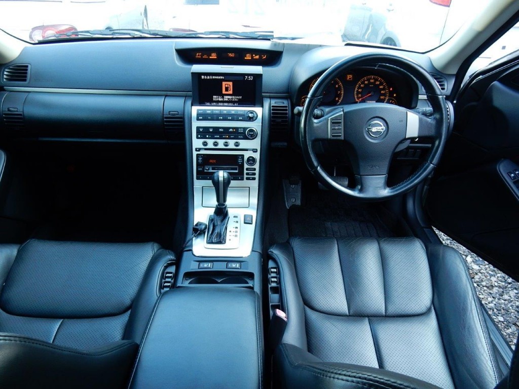 2004 Nissan Stagea AR-X interior