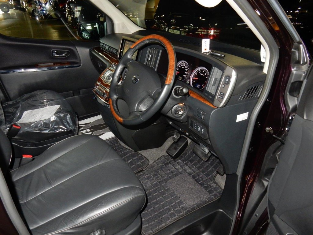 2009 Nissan Elgrand NE51 interior