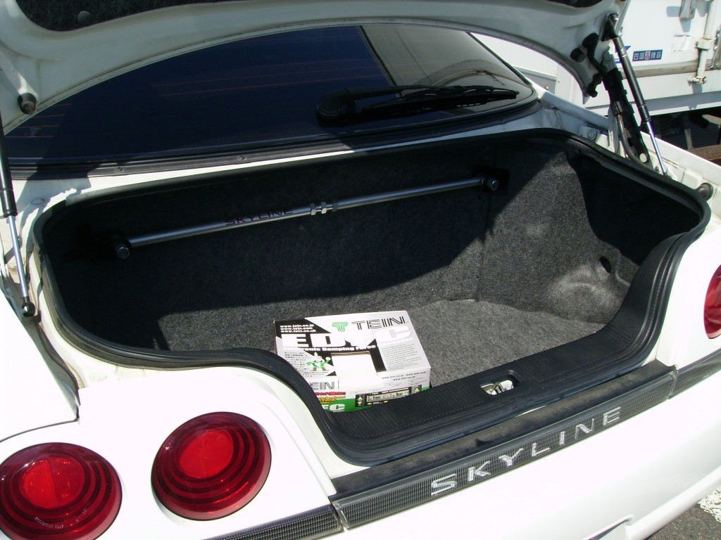 1996 Nissan Skyline R33 Gts-t rear boot brace