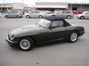 1995 MG RV8 side