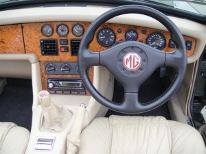 1995 MG RV8 interior