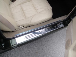 1995 MG RV8 seat