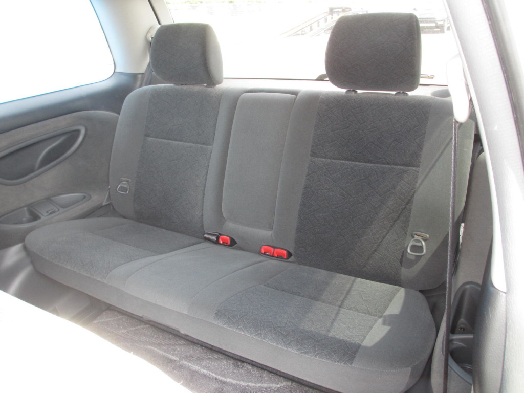 2003 Toyota Estima 3L Aeras S rear seats