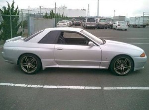 1993 Nissan Skyline R32 GTR side