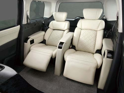 Nissan Elgrand E52 Autech Rider premium concept interior