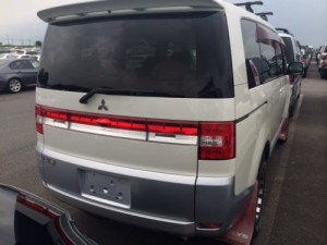 2007 Mitsubishi Delica D5 17