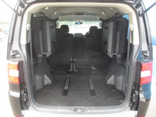 2009 Mitsubishi Delica D5 4WD seats folded flat