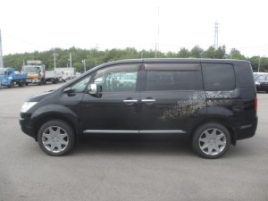2009 Mitsubishi Delica D5 4WD side