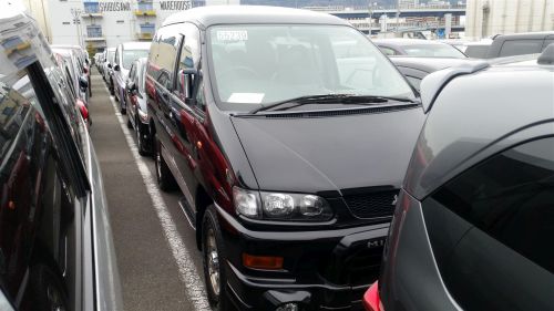 2003 Mitsubishi Delica PD6W Chamonix 7-seater front