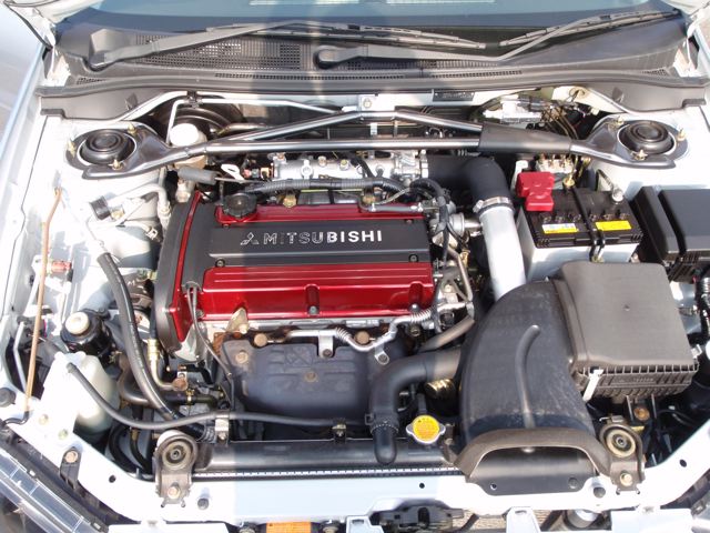 2004 Mitsubishi Lancer EVO 8 MR engine bay