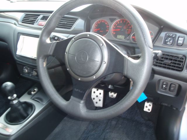 2004 Mitsubishi Lancer EVO 8 MR steering wheel
