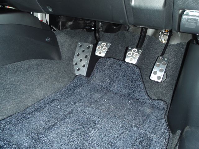 2004 Mitsubishi Lancer EVO 8 MR pedals