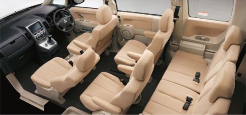 Mitsubishi Delica D5 interior 2