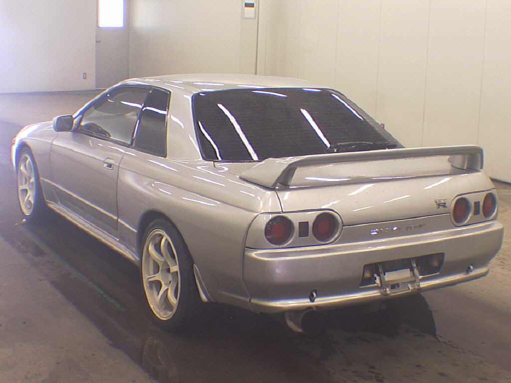 1992 Nissan Skyline R32 GTR silver auction rear