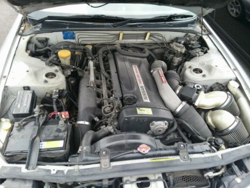 1992 Nissan Skyline R32 GTR silver engine