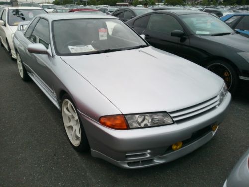 1992 Nissan Skyline R32 GTR silver front