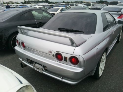 1992 Nissan Skyline R32 GTR silver rear