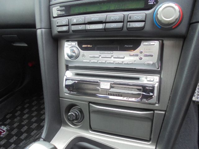 2002 Nissan Skyline R34 GT-R VSPEC2 NUR aftermarket audio