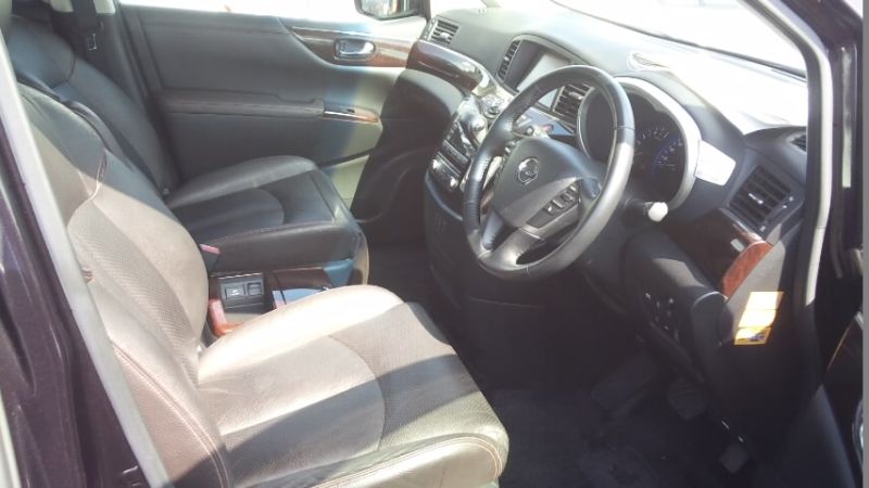 2010 Nissan Elgrand E52 4WD front seat