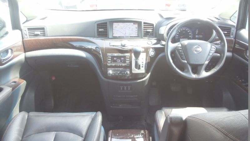 2010 Nissan Elgrand E52 4WD interior 2