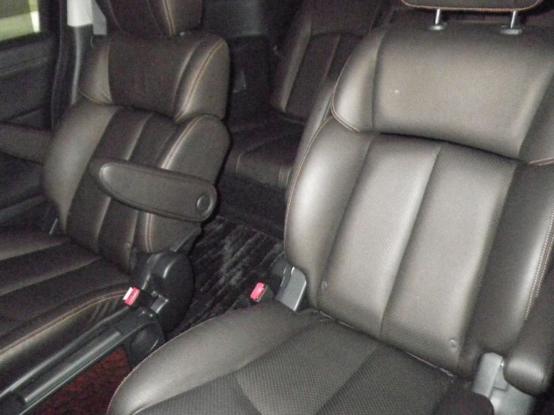 2011 Nissan ELgrand Highway Star Premium 350 4WD auction rear seats