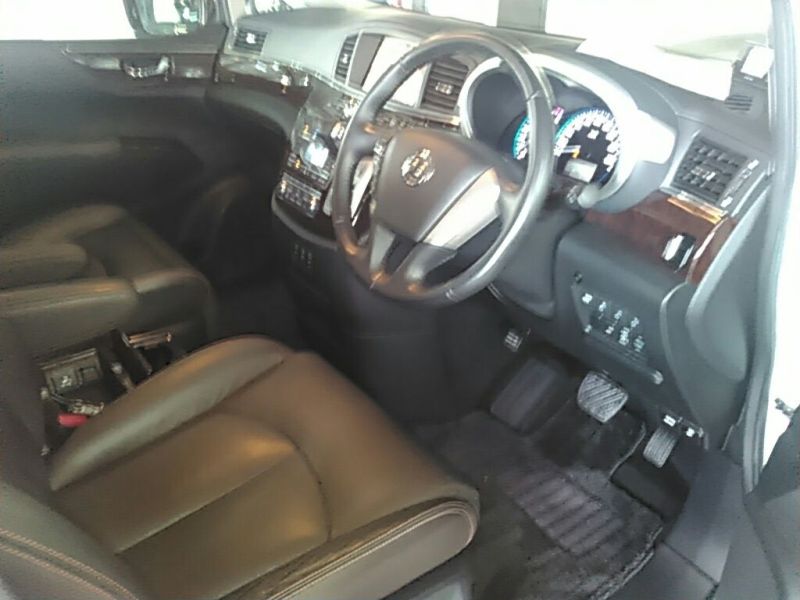 2011 Nissan ELgrand Highway Star Premium 350 4WD driver seat