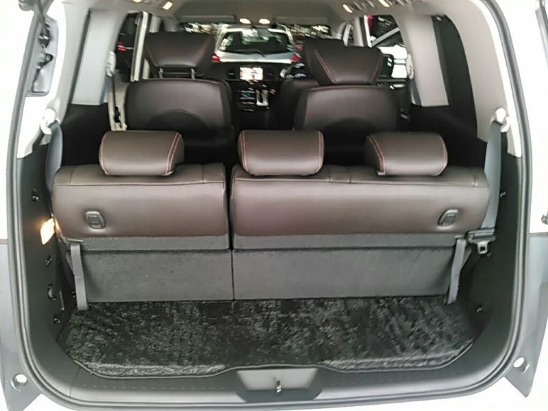 2011 Nissan ELgrand Highway Star Premium 350 4WD folded rear seat