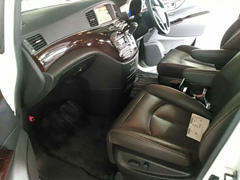 2011 Nissan ELgrand Highway Star Premium 350 4WD passenger seat