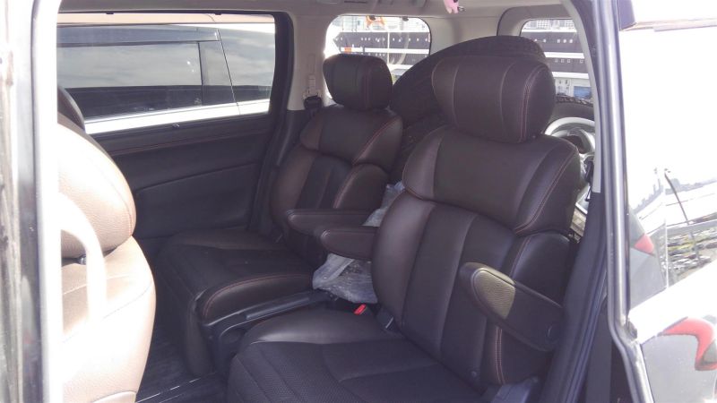 2011 Nissan Elgrand Highway Star Premium 350 4WD black interior 5