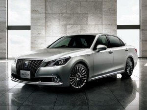 2013 Toyota Crown Majesta S21 left front